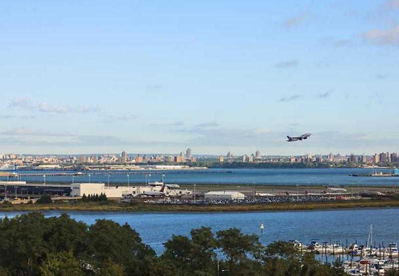 Hotel Springhill By Marriott Laguardia Airport 2*
