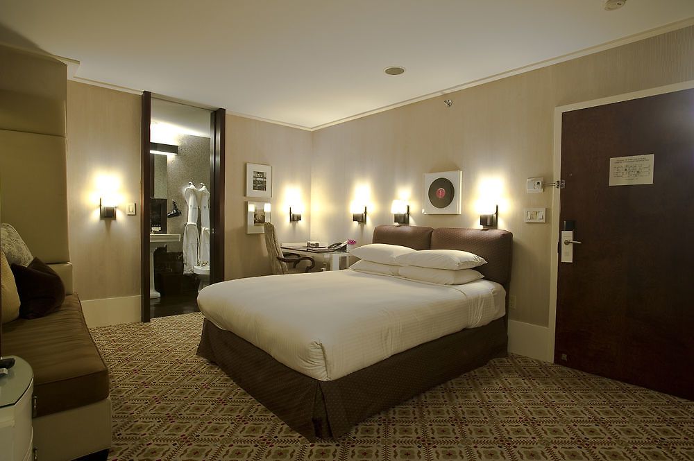 Club Hotel