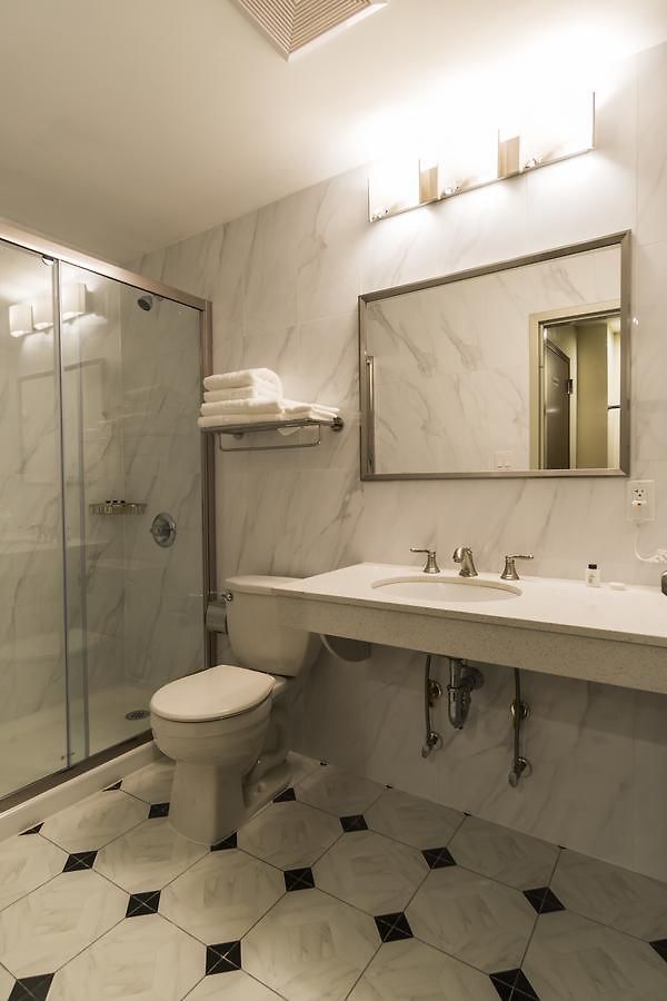 Hotel John 3*