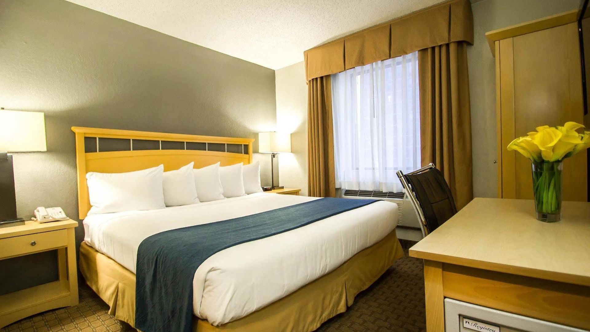 Hudson River Hotel 3*