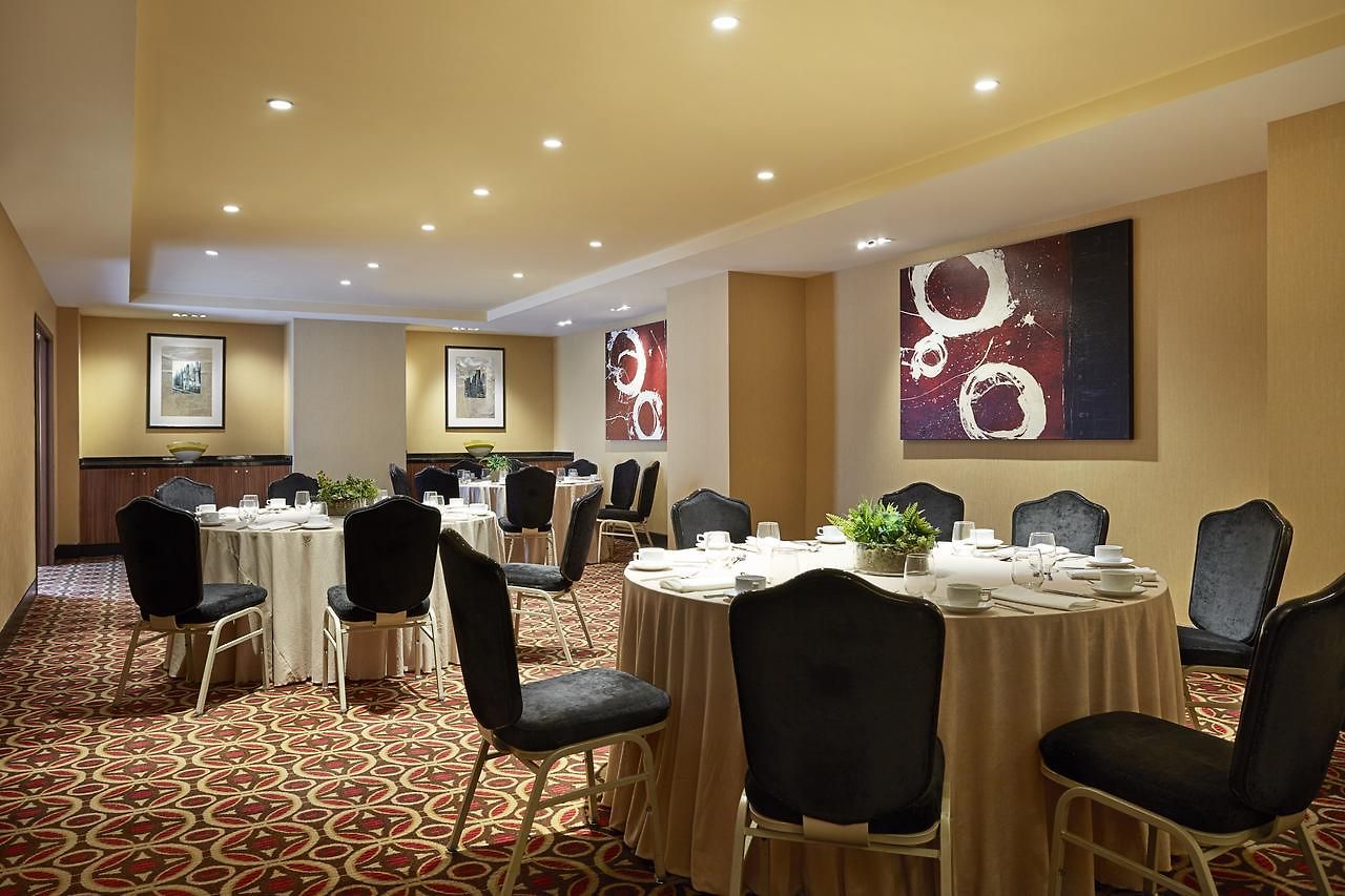 Marriott East Side Hotel 4*