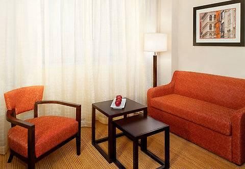 Courtyard By Marriott Manhattan / Soho