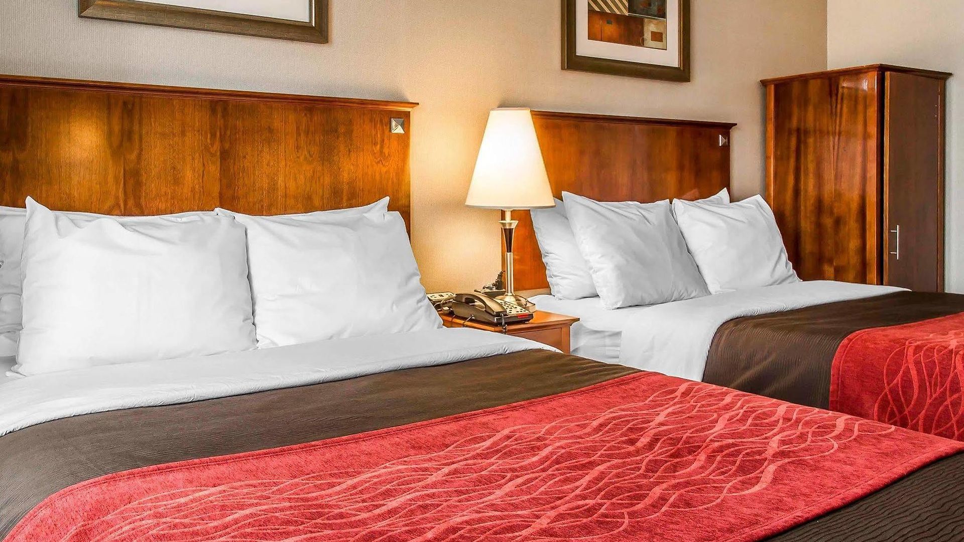 Avion Near Lga Airport, An Ascend Collection 3*