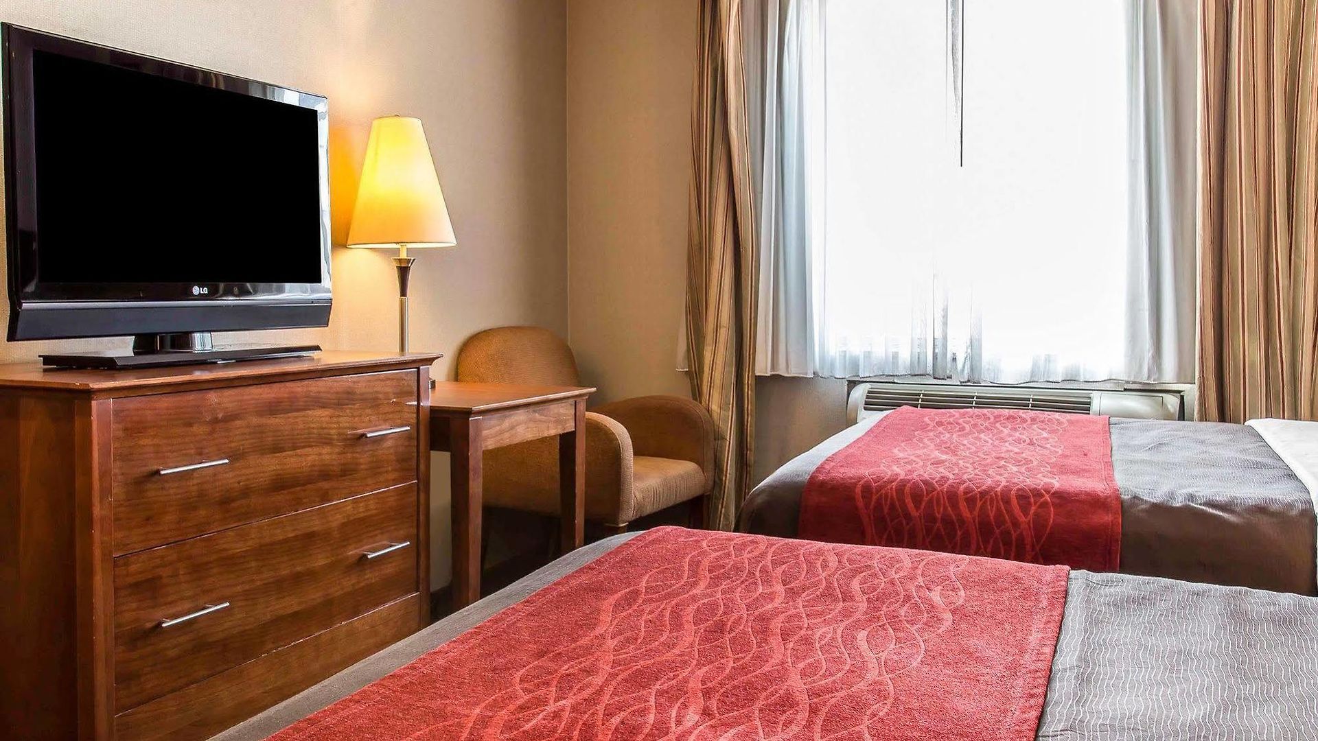 Avion Near Lga Airport, An Ascend Collection New York
