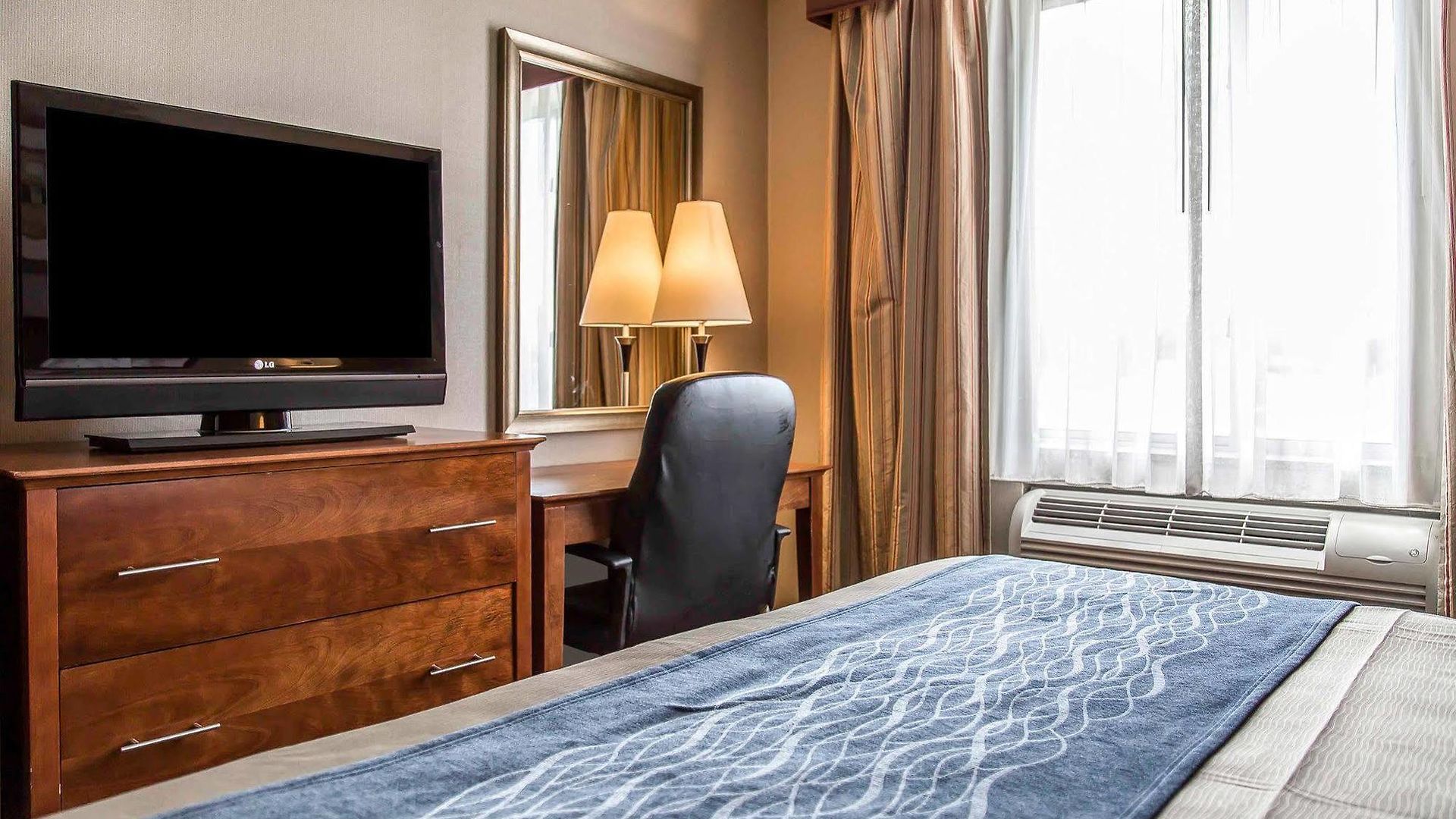 Avion Near Lga Airport, An Ascend Collection 3*