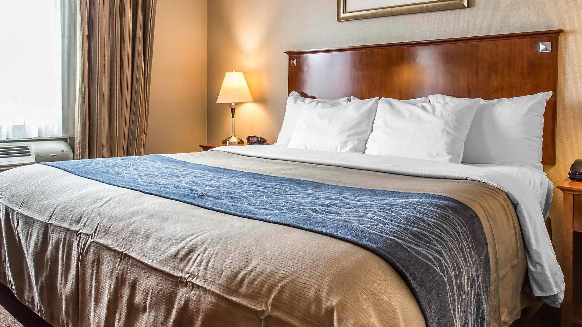 Avion Near Lga Airport, An Ascend Collection 3*