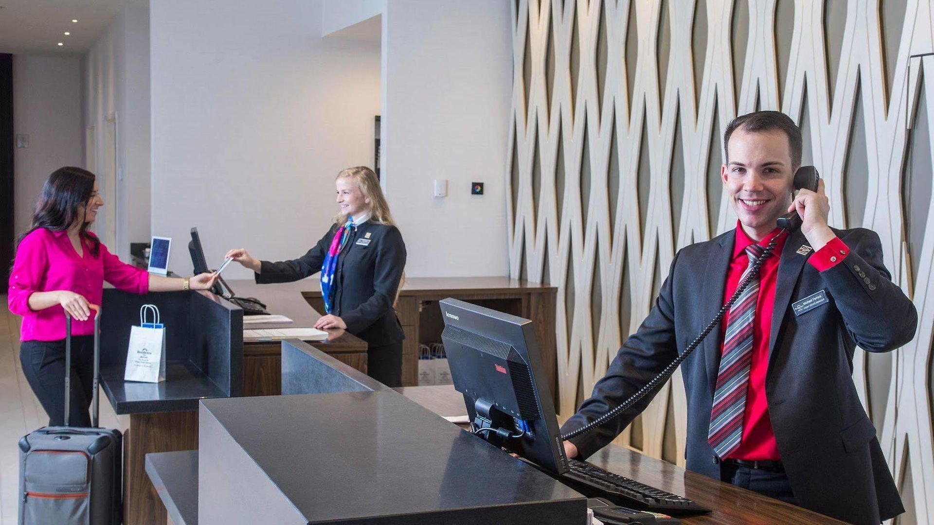 Hotel By Marriott The Bronx At Metro Center Atrium New York