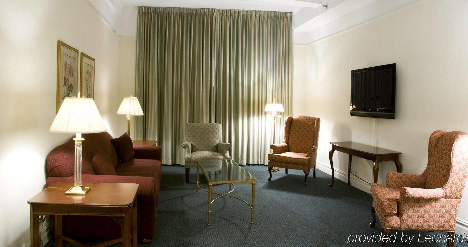 Salisbury Hotel 3*