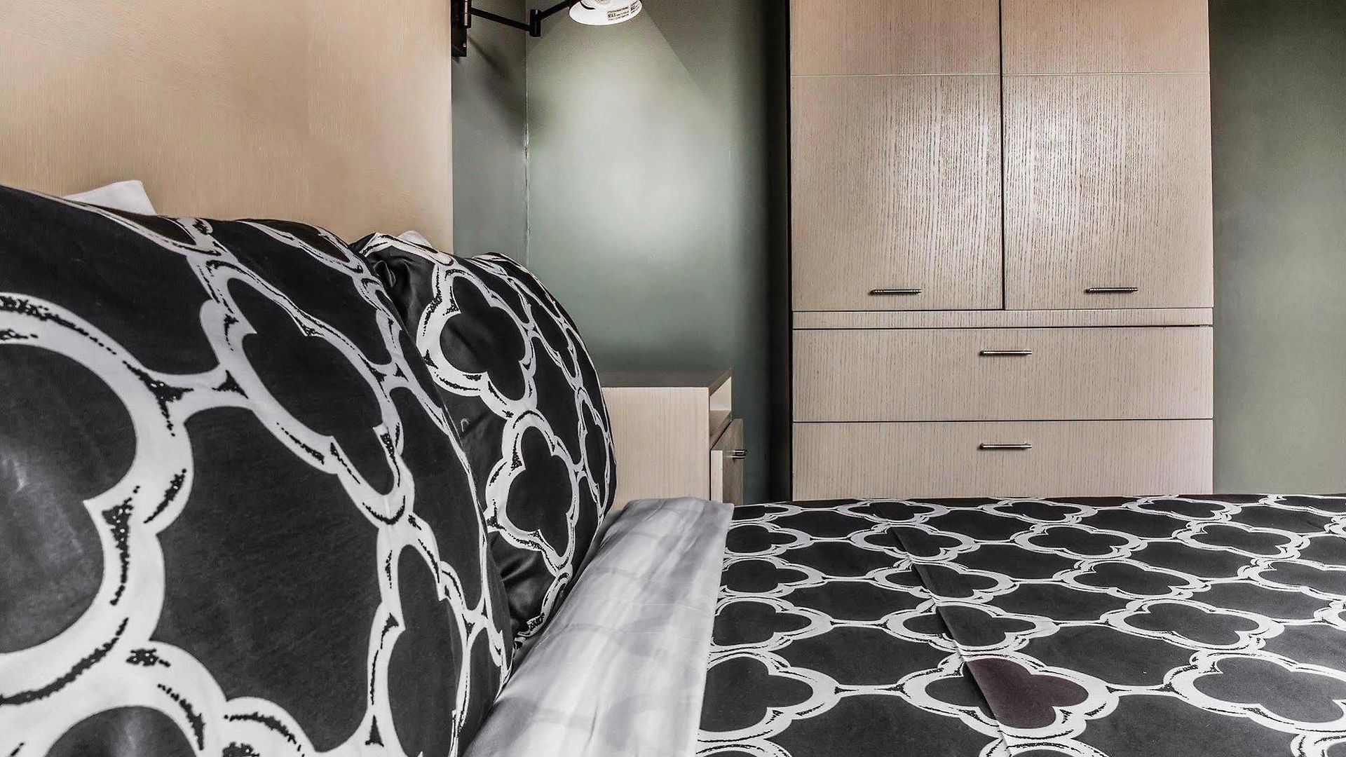 Hotel Essence 3*