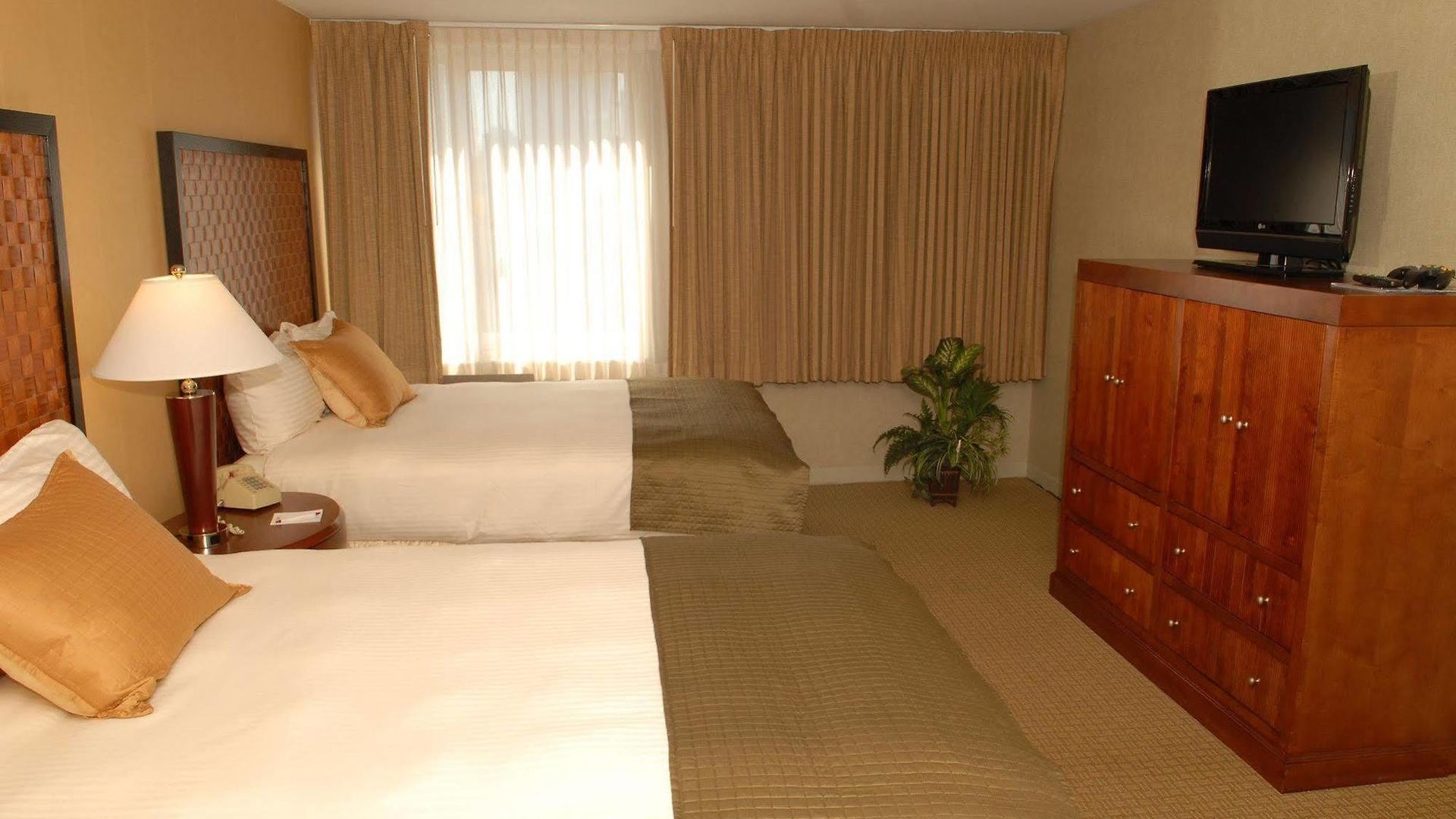 The Skyline Hotel 3*