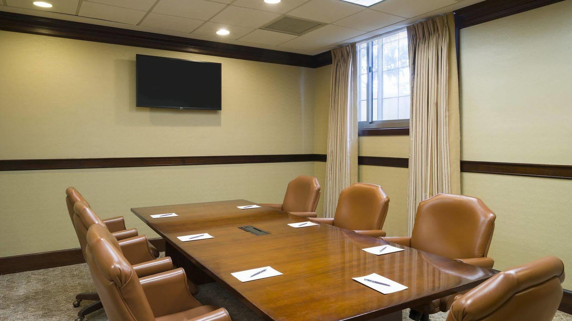 Sheraton Jfk Airport Hotel 3*