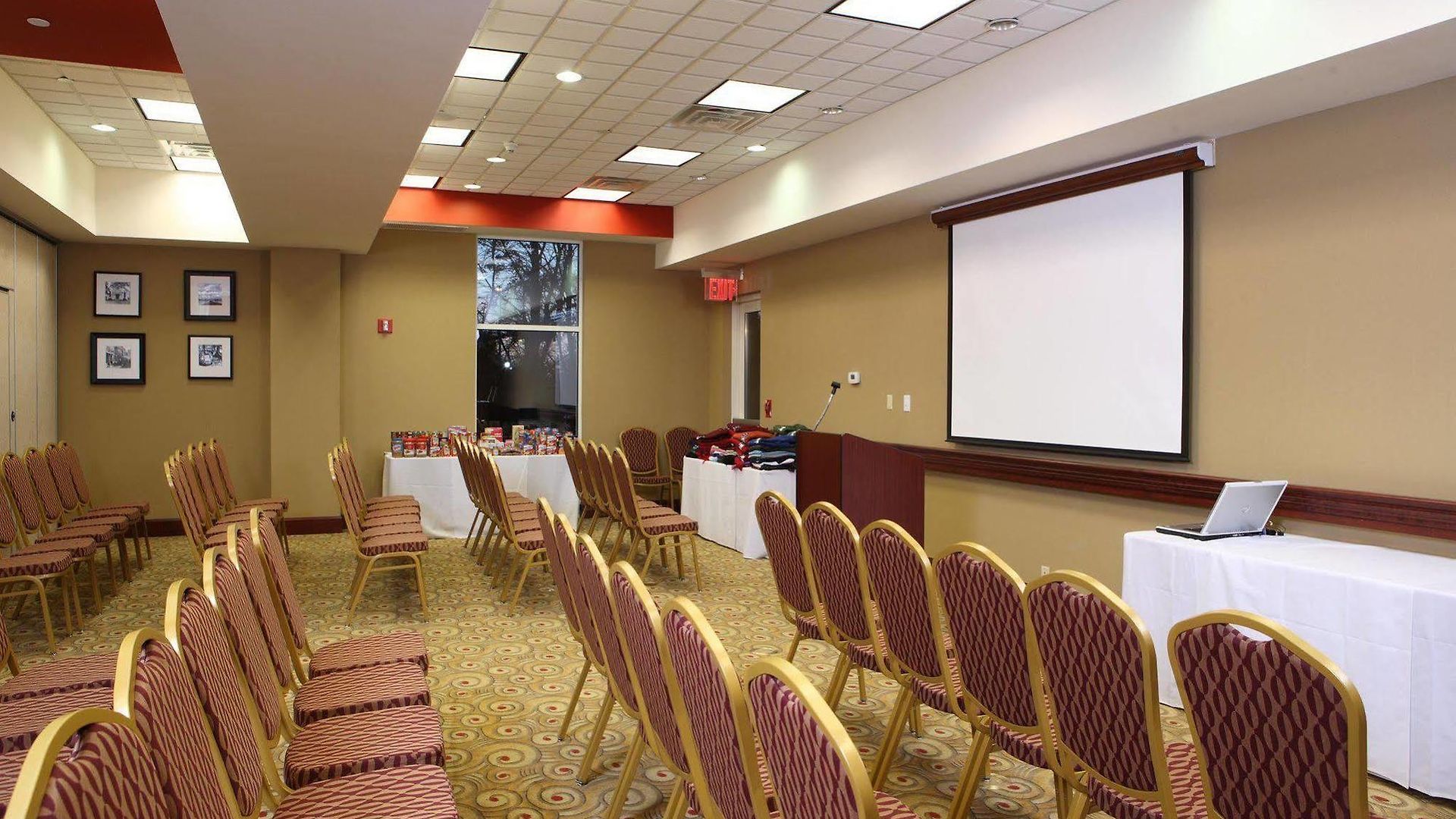 Hampton & Staten Island Hotel