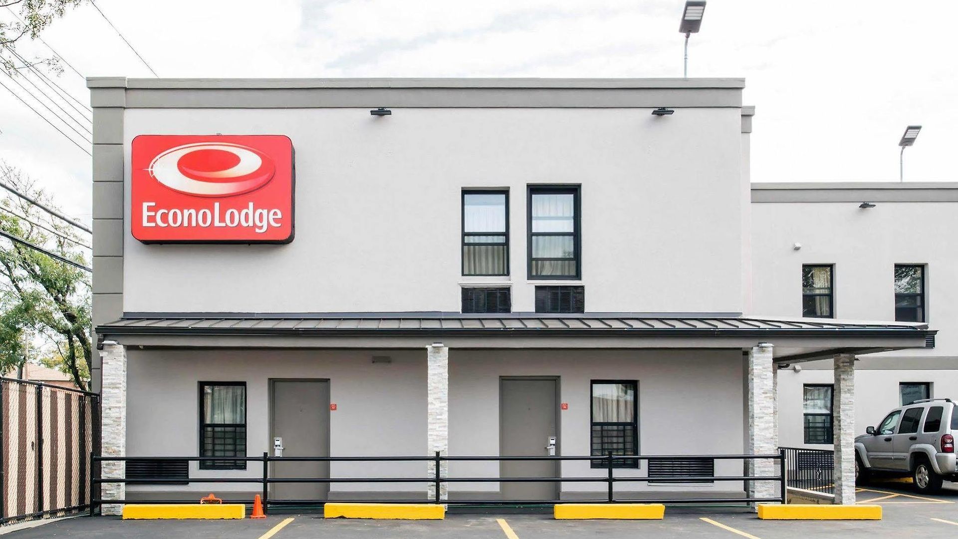 Econo South Ozone Park Hotel