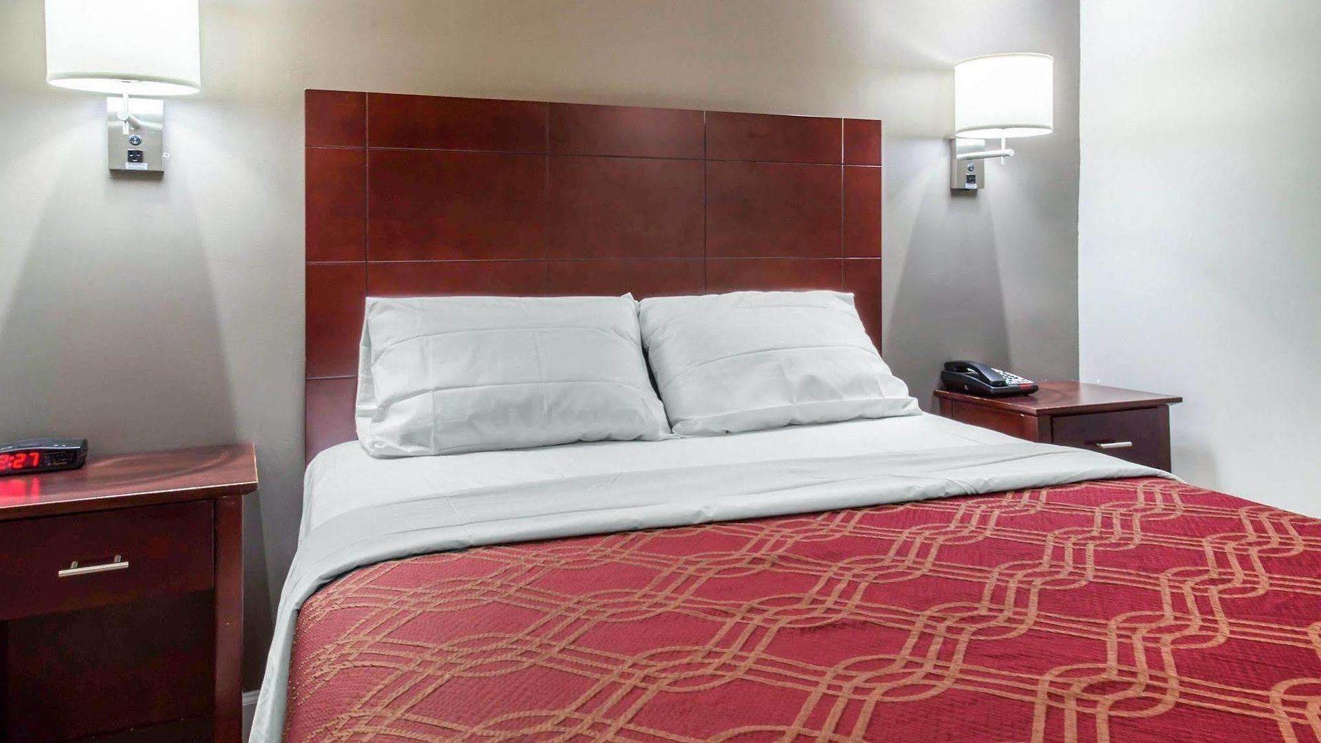 Econo South Ozone Park Hotel