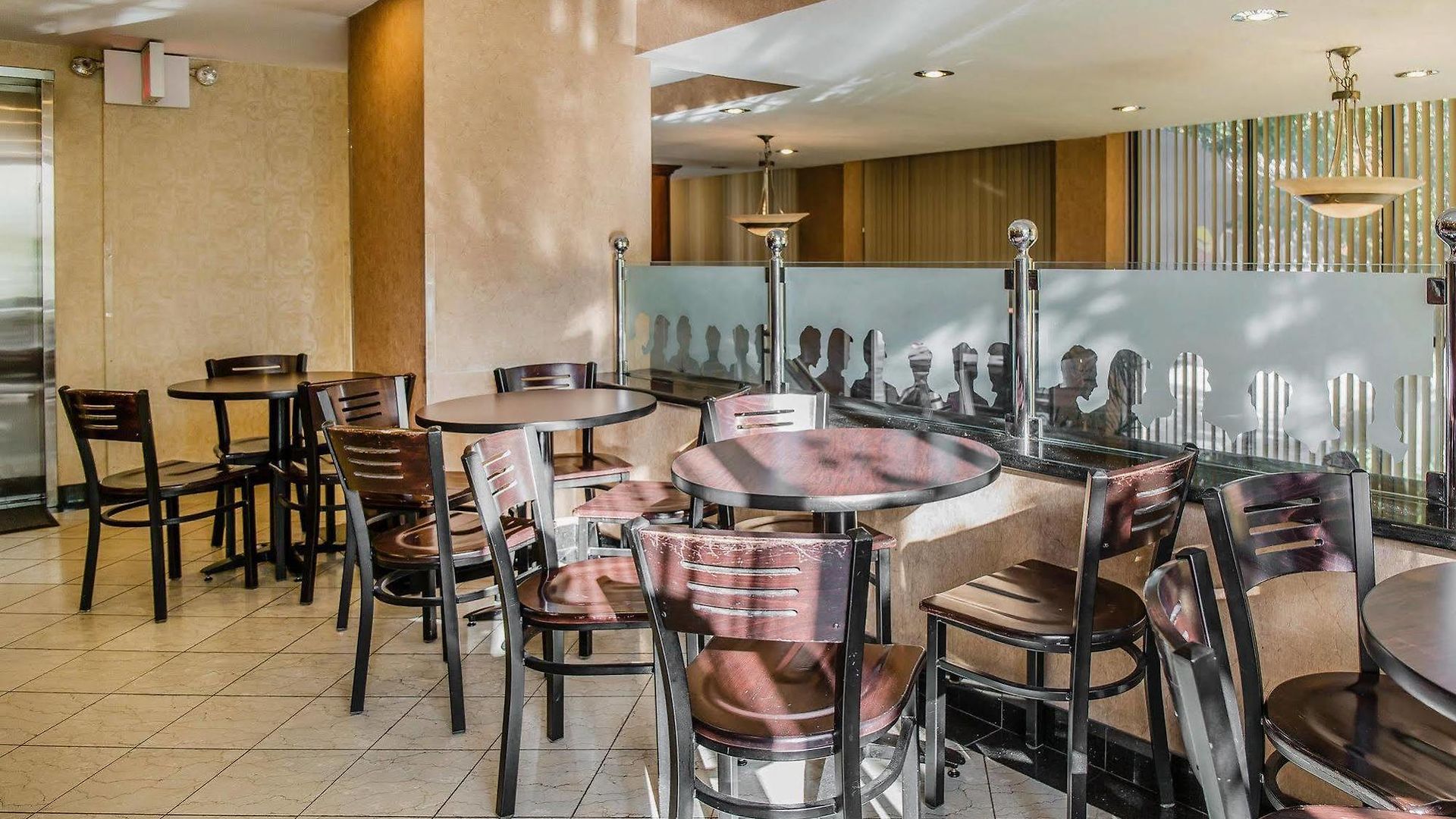 Red Lion & Long Island 3*