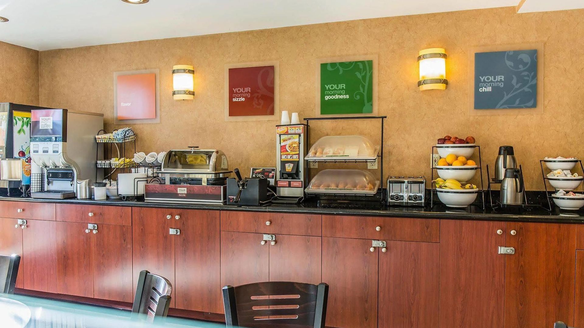 Red Lion & Long Island Hotel