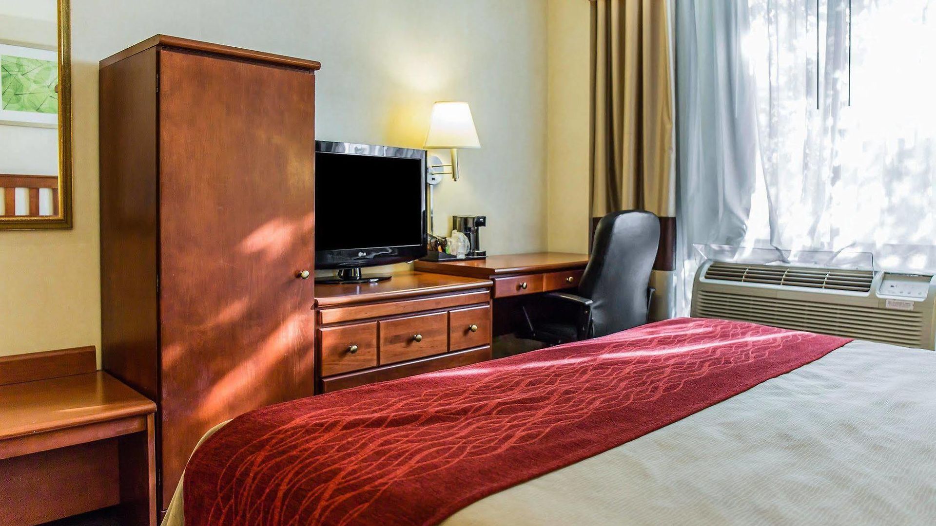 Red Lion & Long Island Hotel