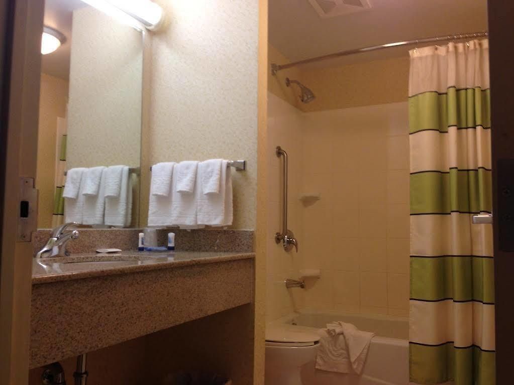 Fairfield By Marriott Laguardia Airport/flushing Hotel 3*