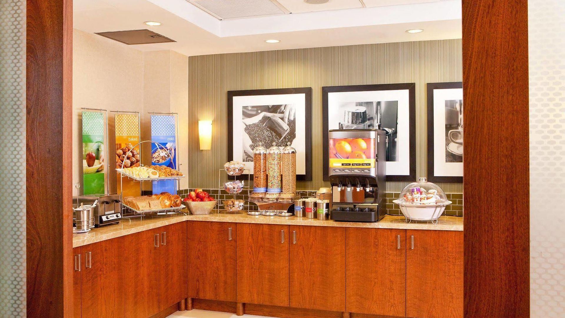 Hampton Manhattan Grand