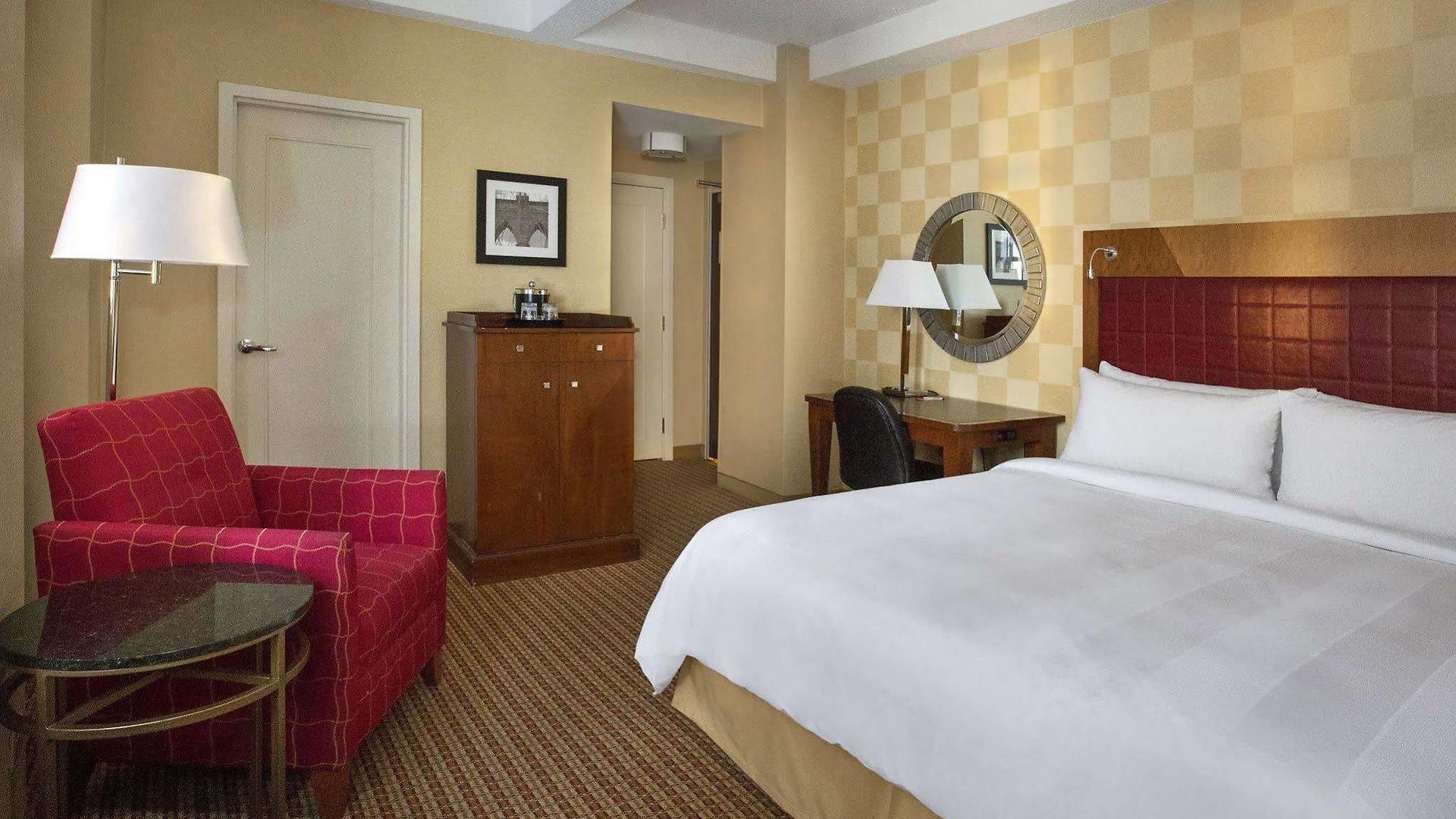 Marriott East Side 4*