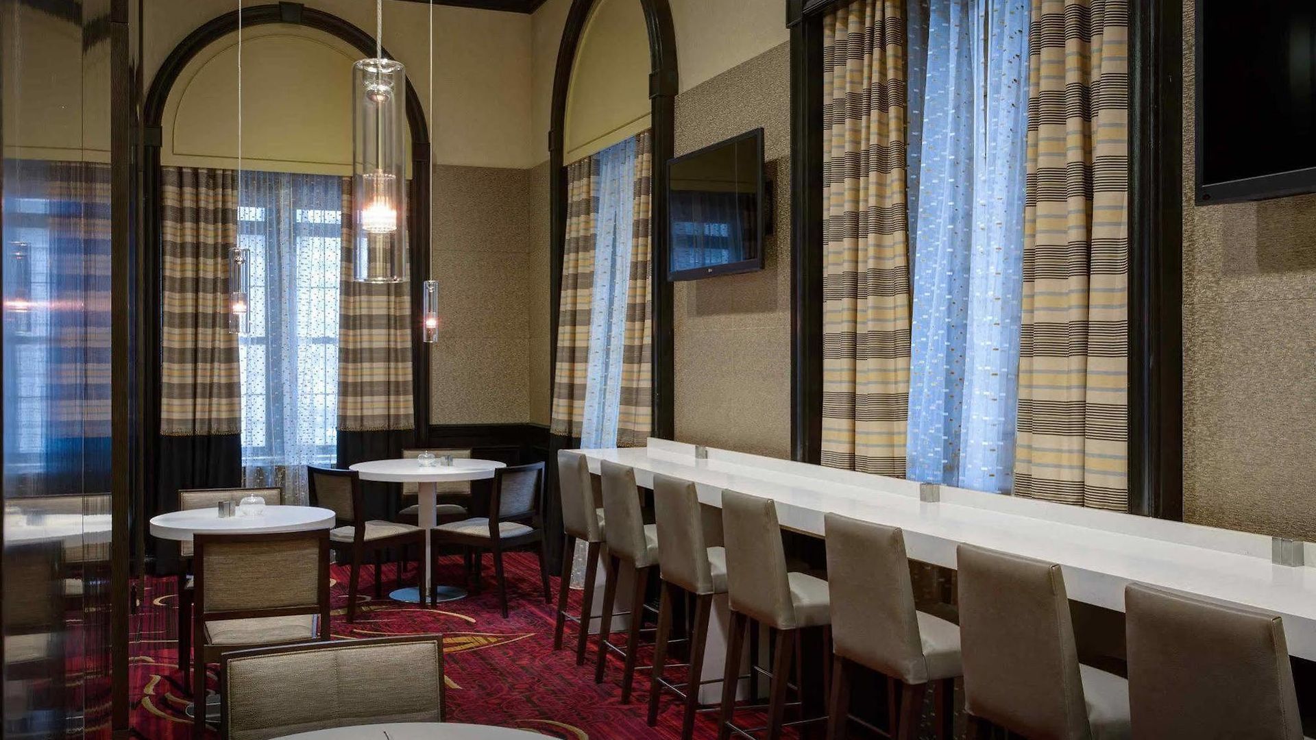 Marriott East Side Hotel