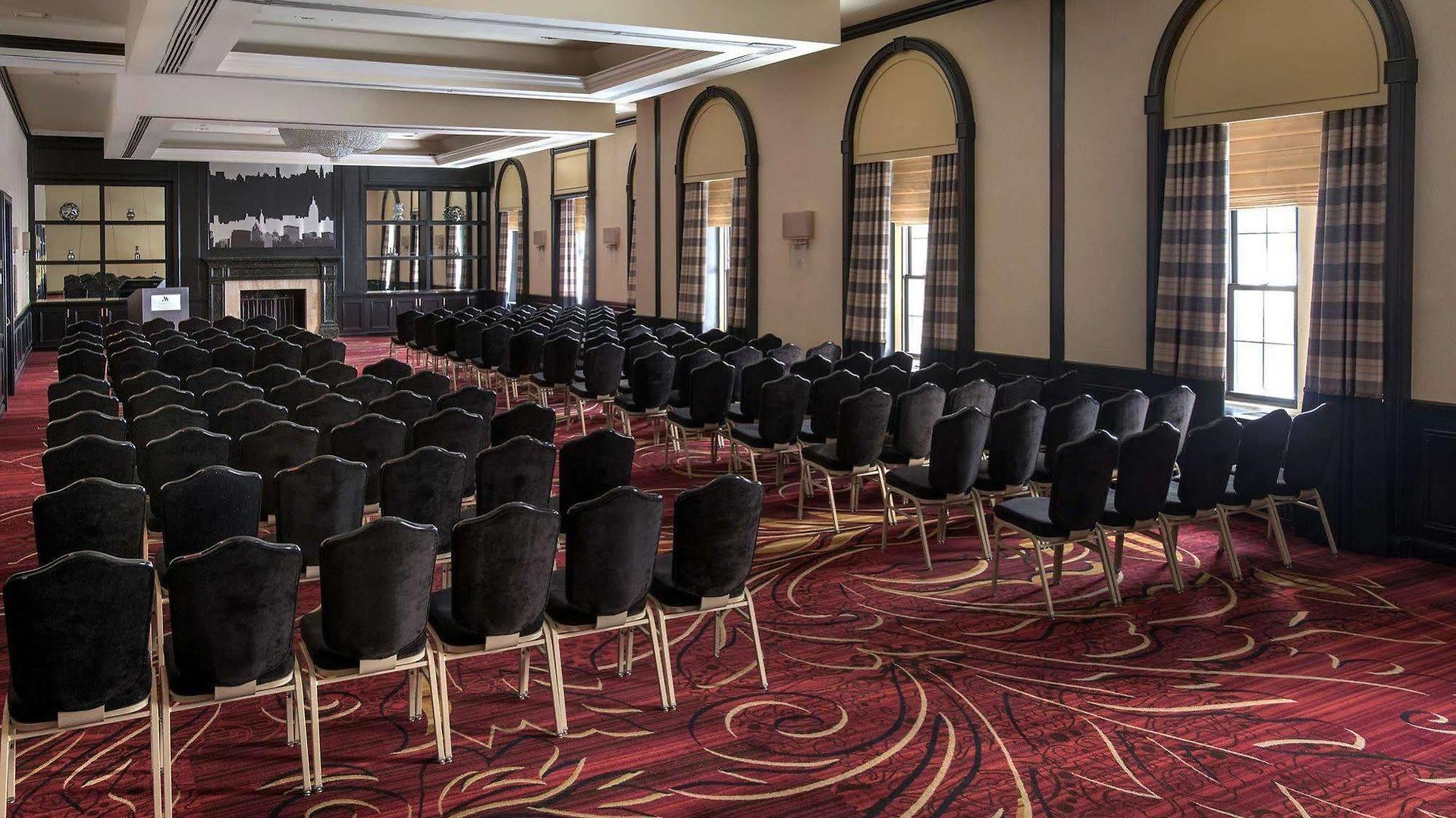 Marriott East Side 4*