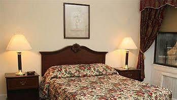 Hotel Imperial Court 2*