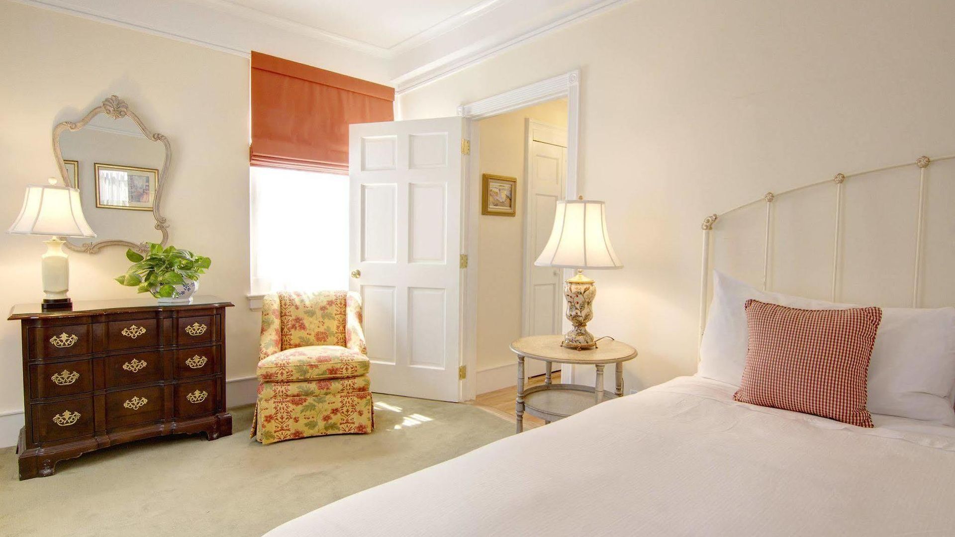 Roger Smith Hotel