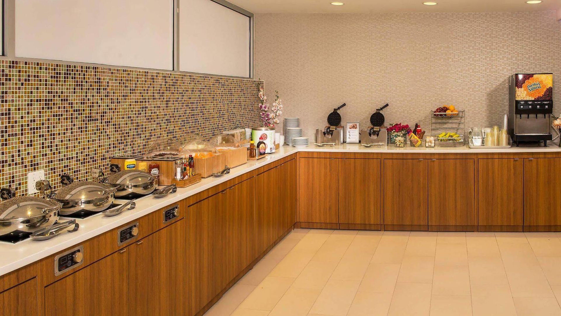 Springhill By Marriott Laguardia Airport 2*
