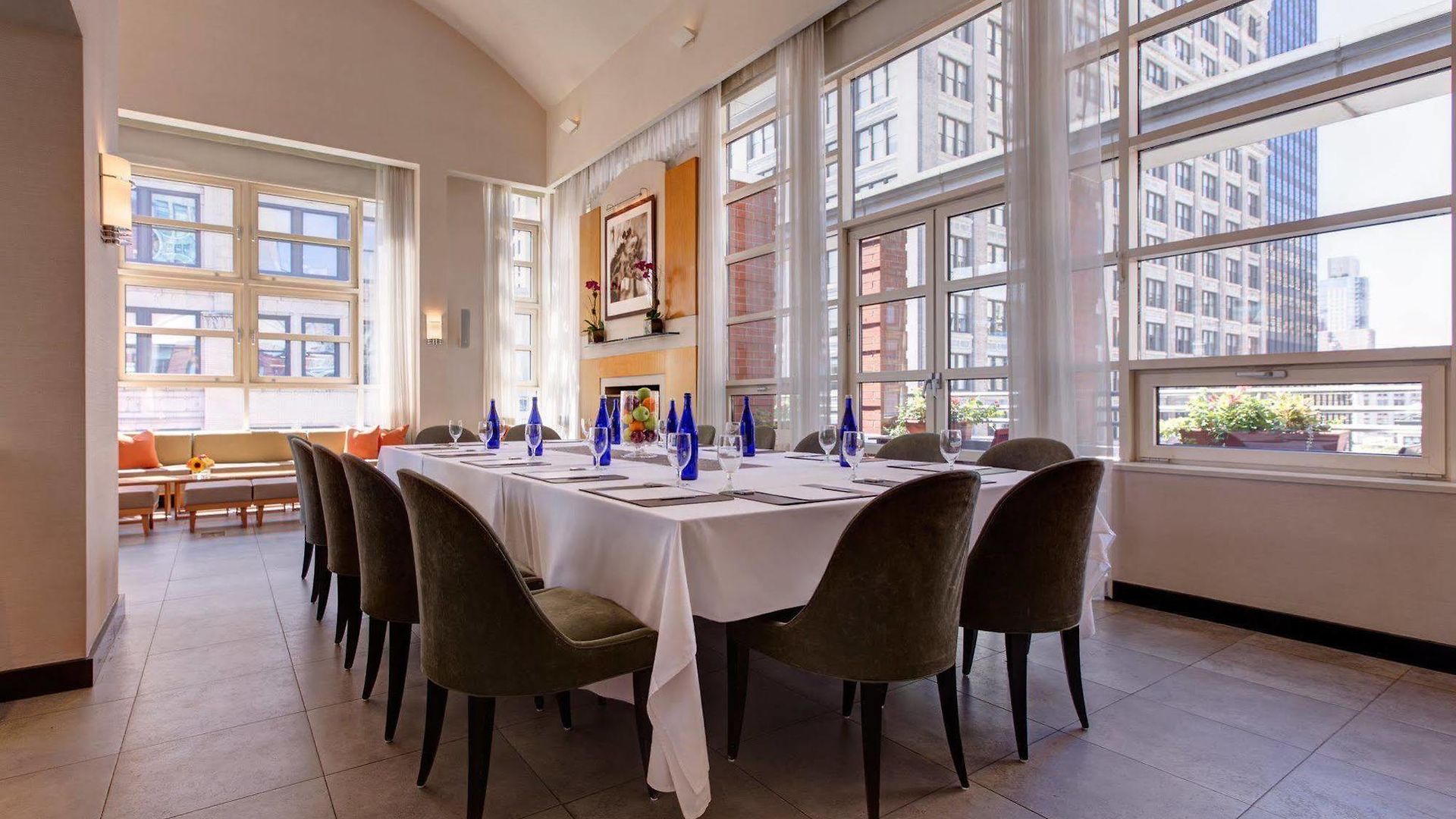 Giraffe By Library Collection Hotel New York