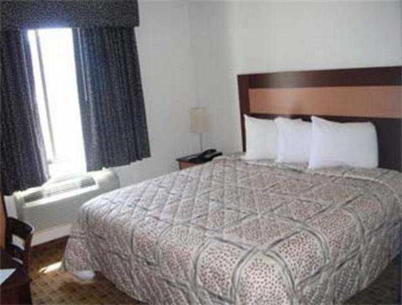 Super 8 By Wyndham Brooklyn / Park Slope New York
