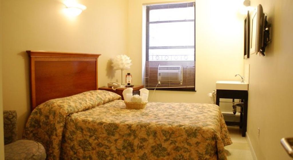 Americana Hotel 2*