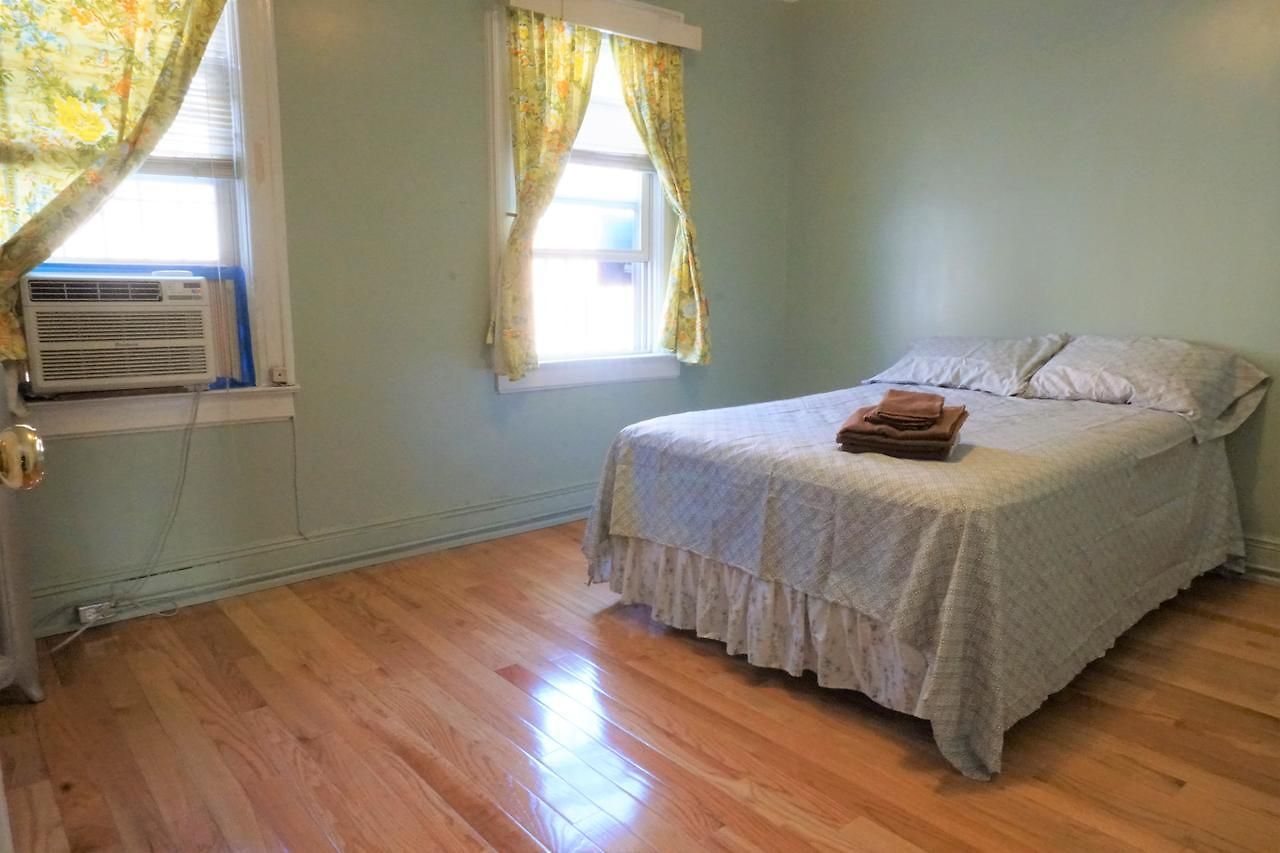 Guest house 2 Floors Entire House 30 Min To Manhattan-sleep 10 *