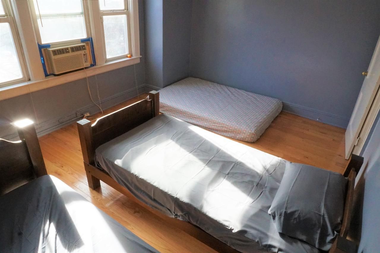 Guest house 2 Floors Entire House 30 Min To Manhattan-sleep 10