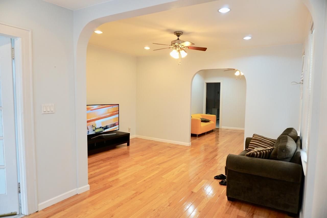 2 Floors Entire House 30 Min To Manhattan-sleep 10 New York