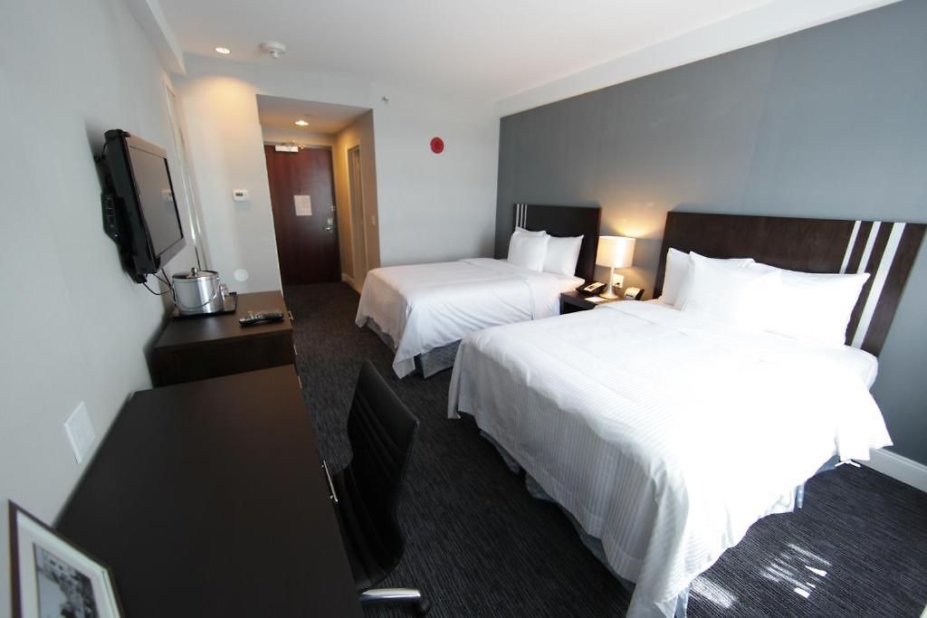 Hotel Wyndham Garden Long Island New York