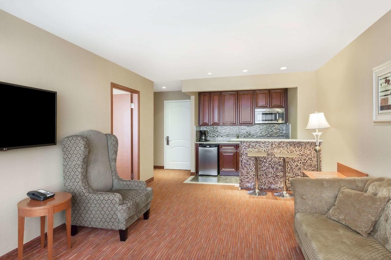 Hotel Ramada By Wyndham Flushing Queens New York