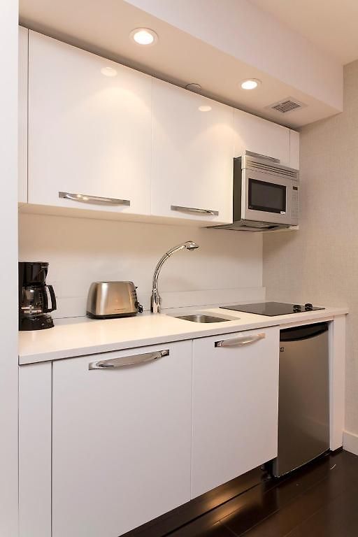 Metro Apartment *