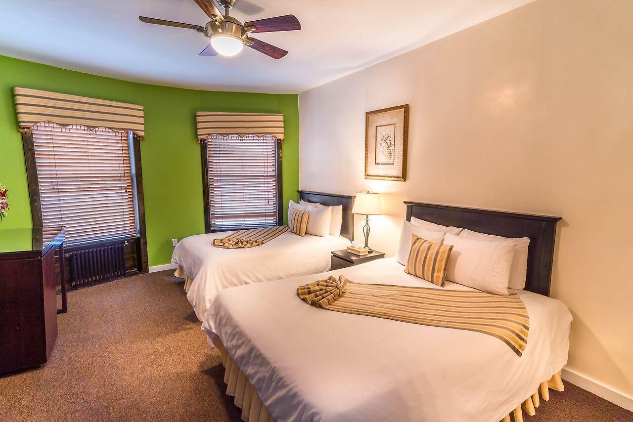 Royal Park Hostel *