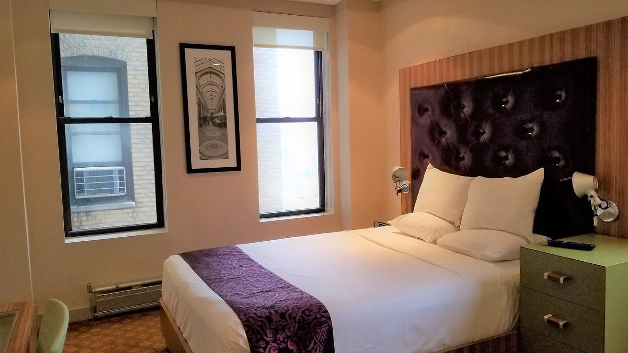 Hotel Night Broadway