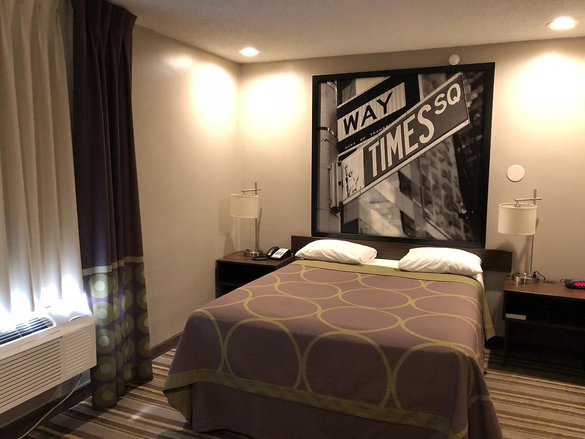 Super 8 By Wyndham Jamaica North Conduit Hotel 2*