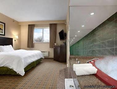 Hotel Ramada By Wyndham Bronx 3*