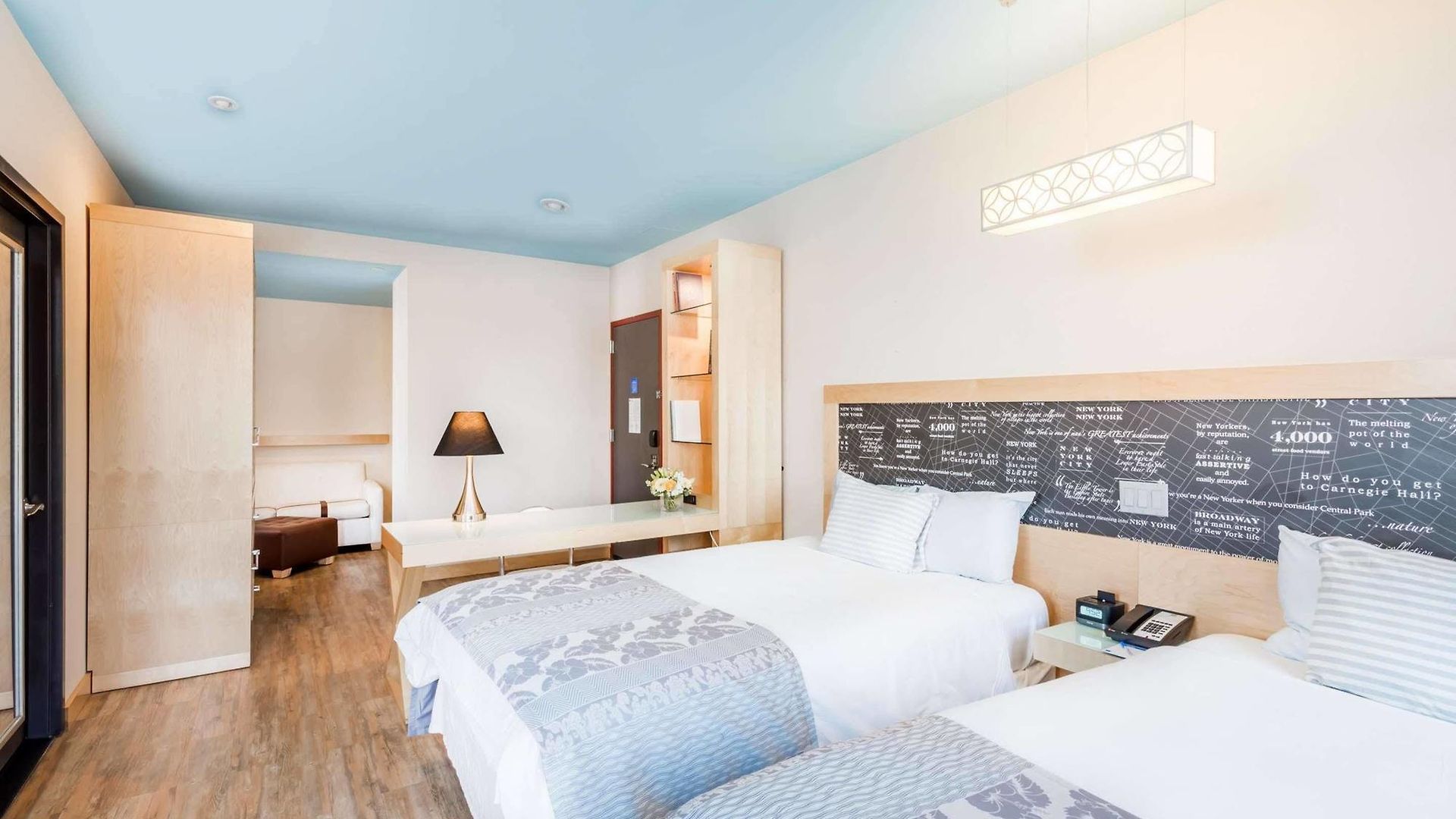 Courtyard Manhattan/times Square 3*