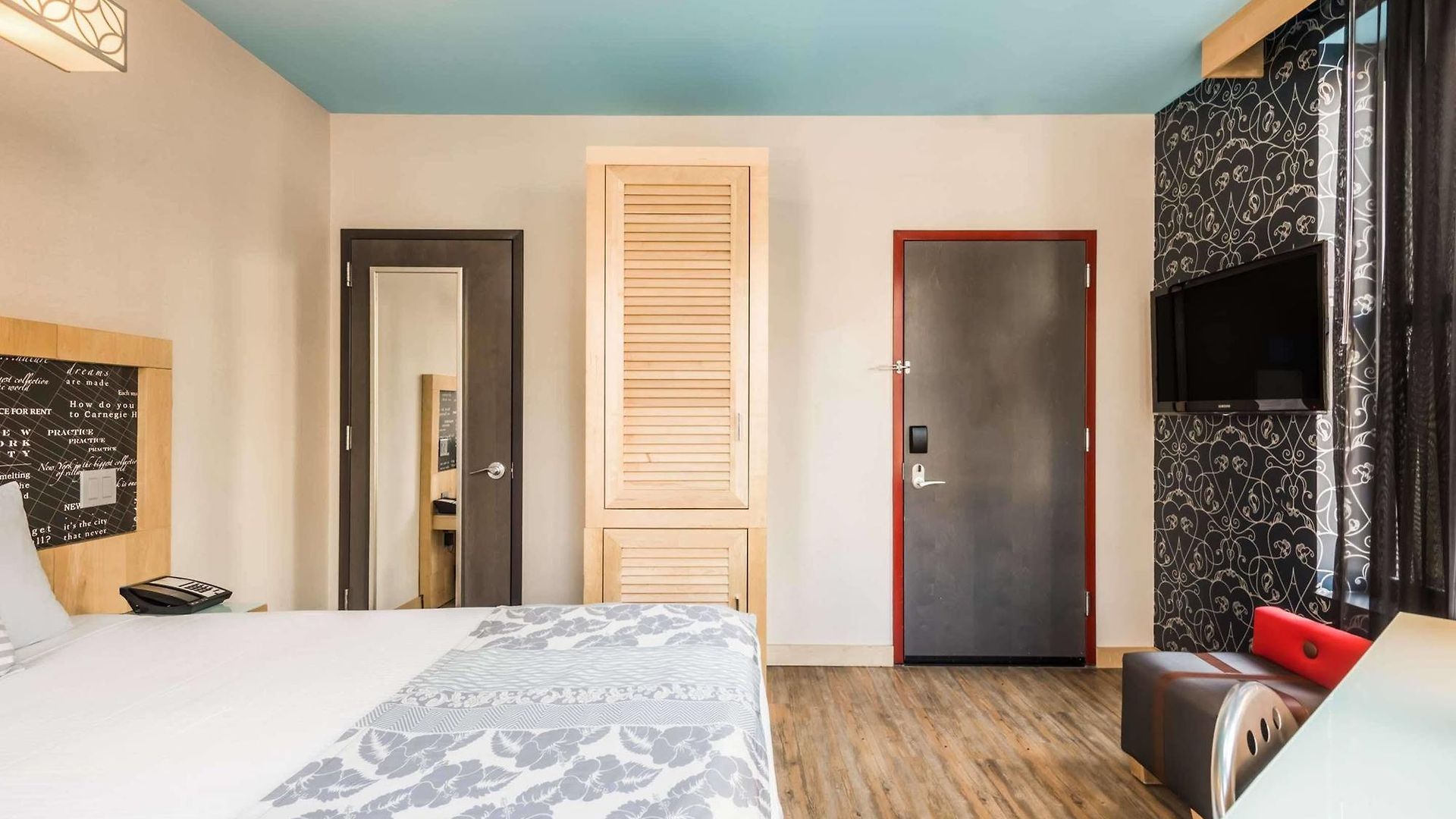 Courtyard Manhattan/times Square 3*