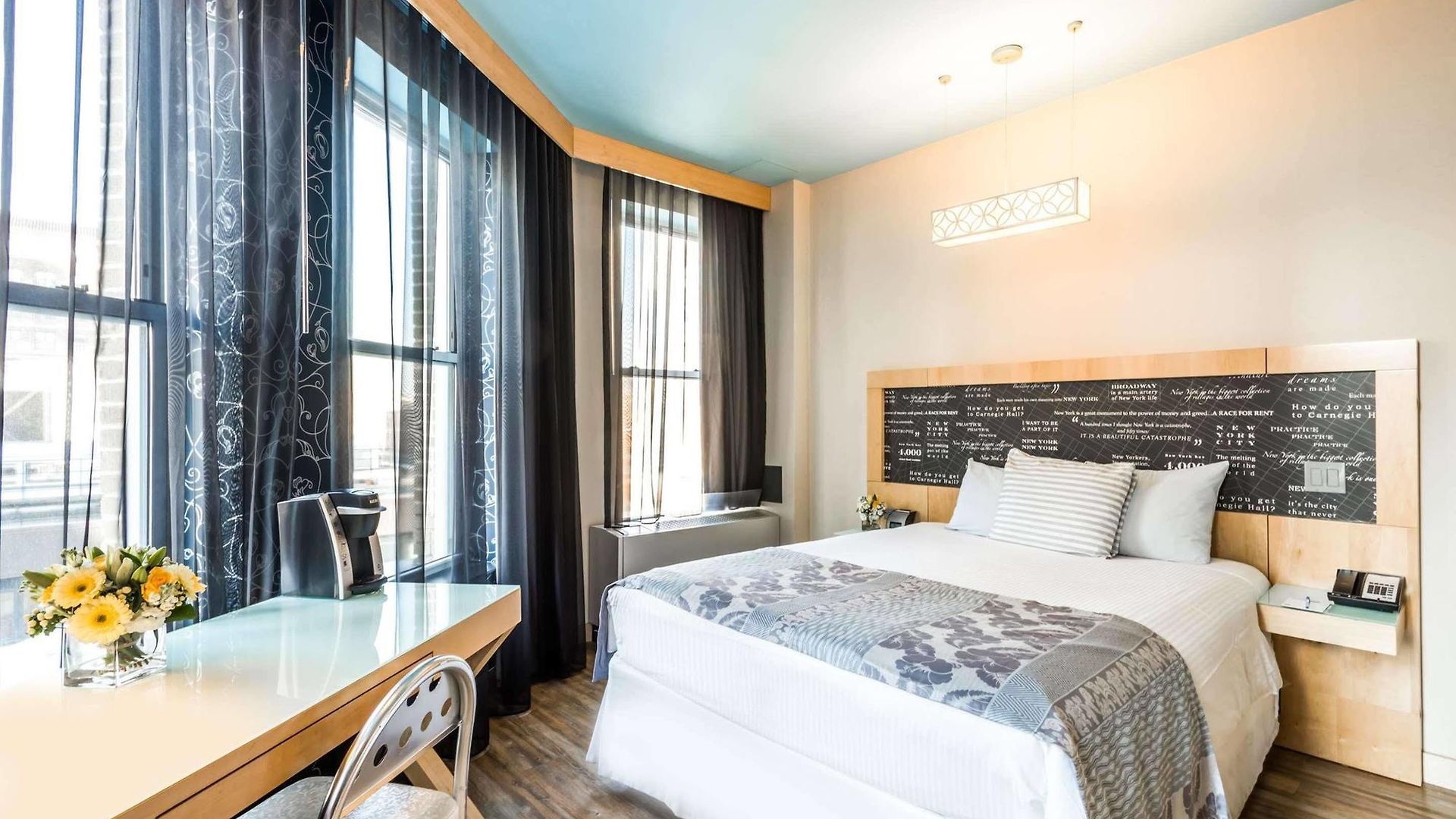 Courtyard Manhattan/times Square Hotel 3*