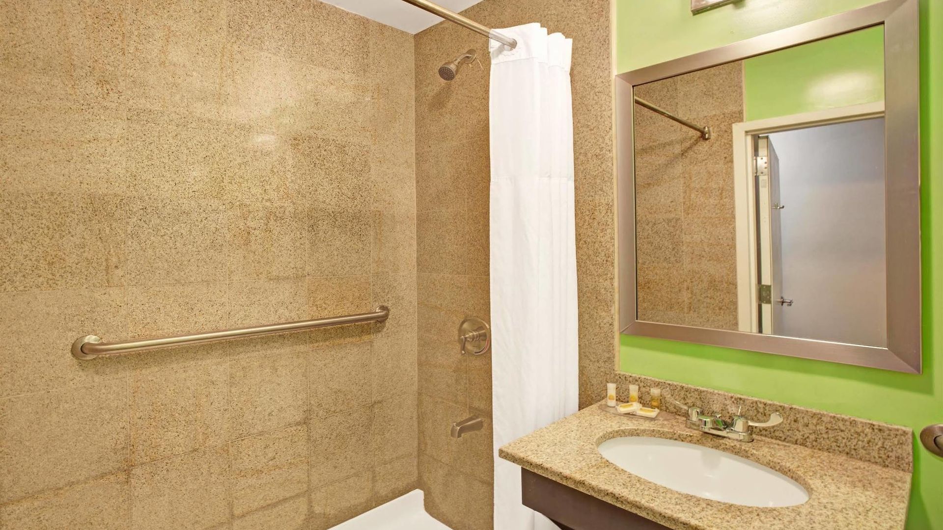 Hotel Days & By Wyndham Ozone Park/jfk Airport