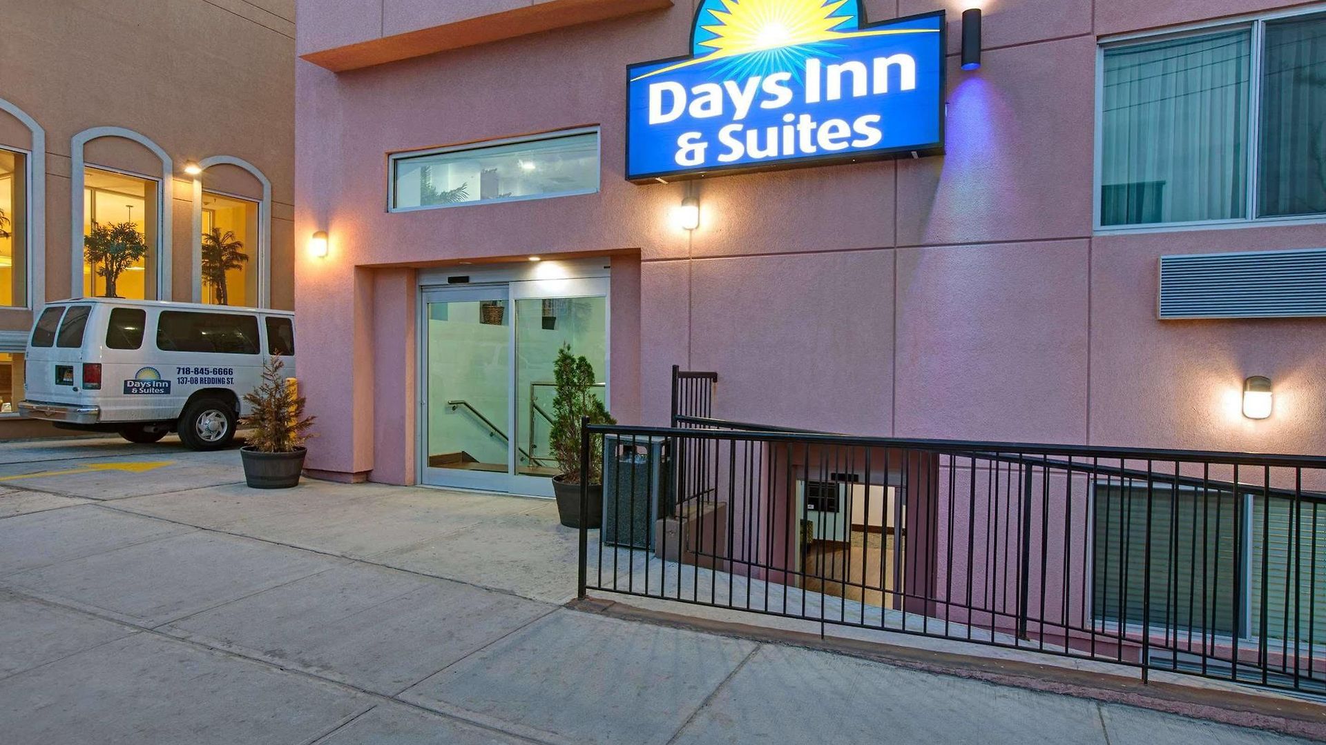 Days & By Wyndham Ozone Park/jfk Airport Hotel 2*