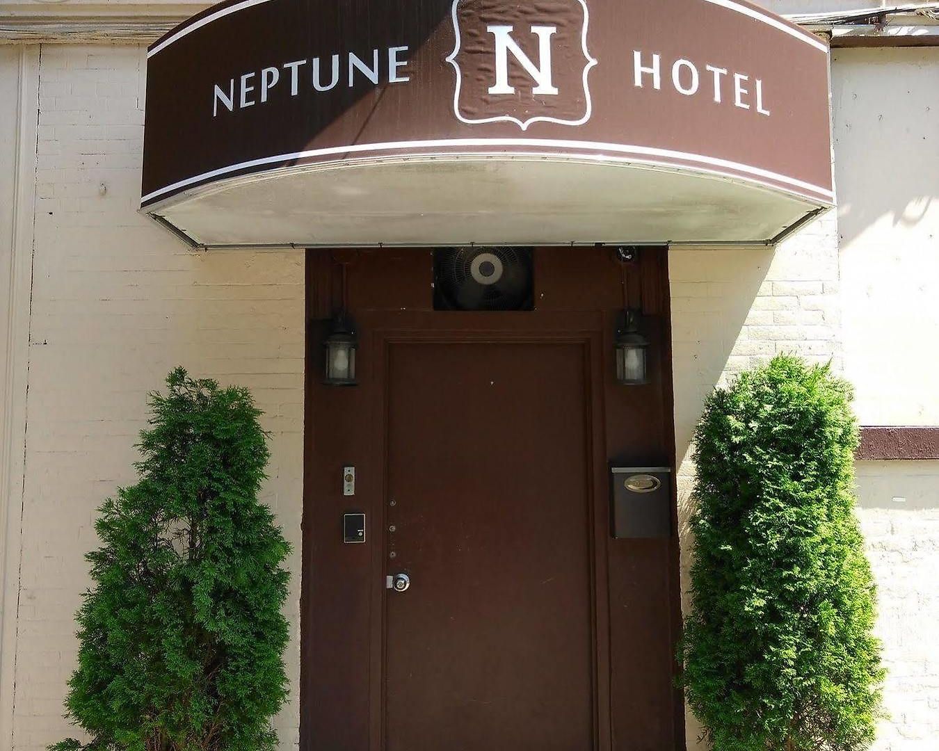 Neptune Hotel 2*