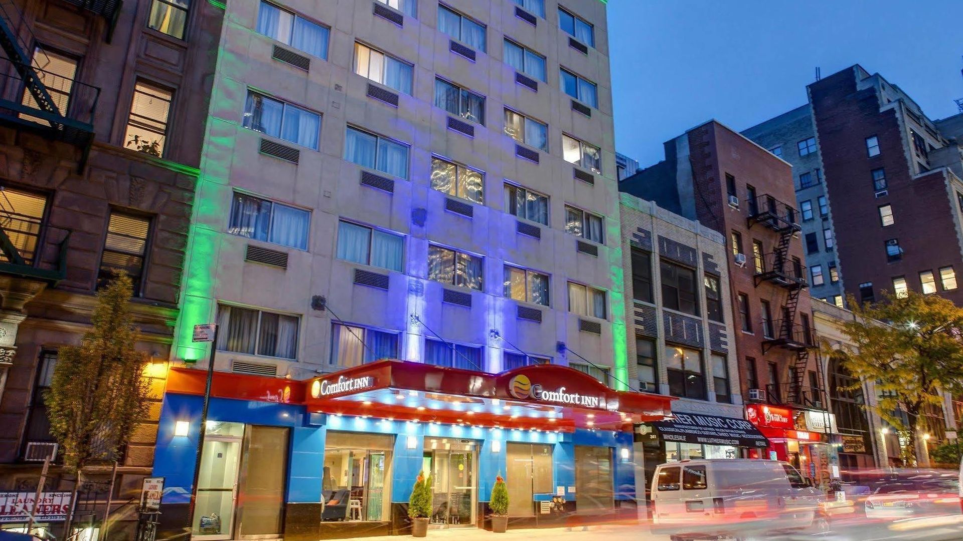 Hotel Ramada By Wyndham Times Square West 3*