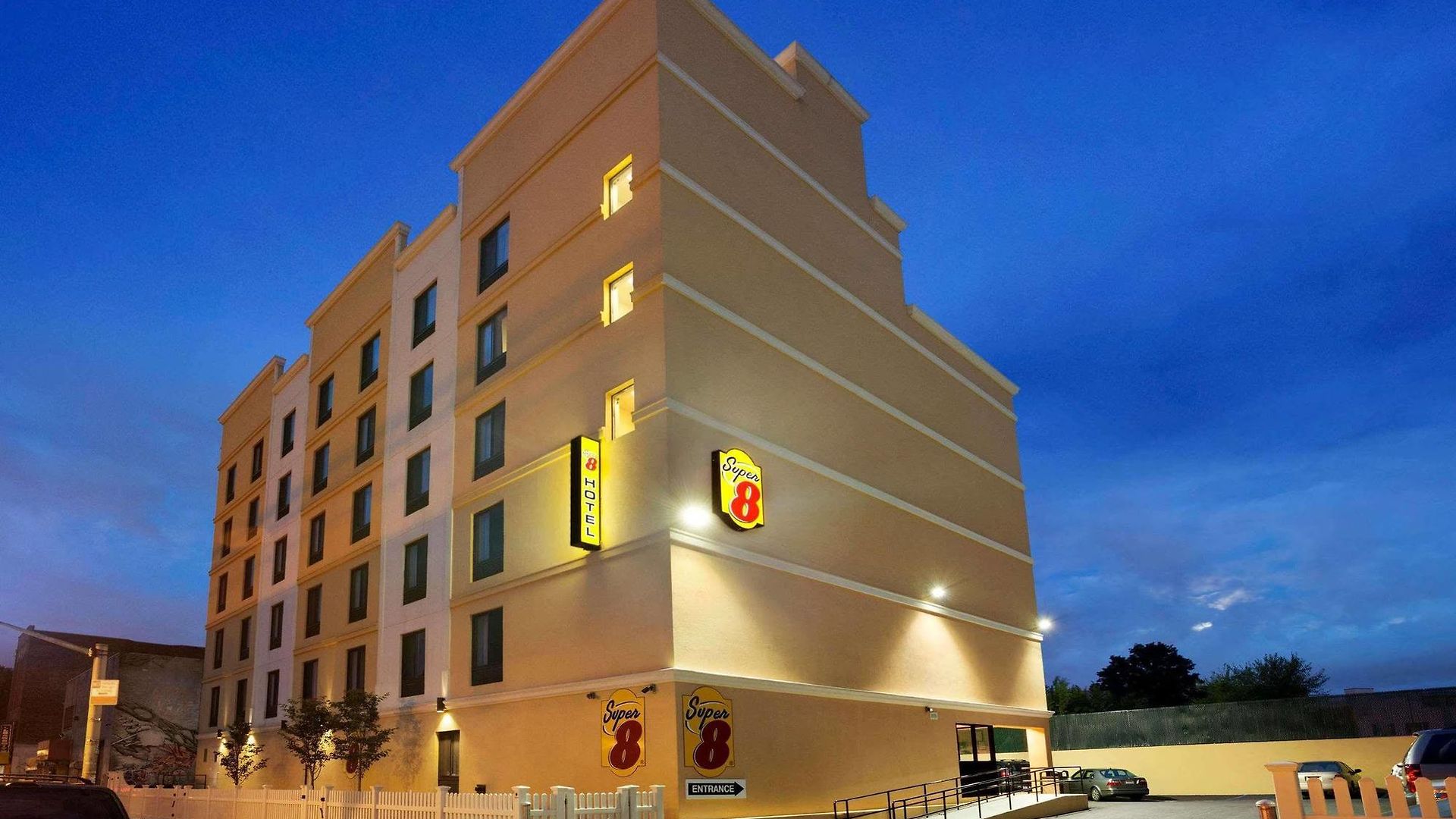 Super 8 Bronx 2* New York